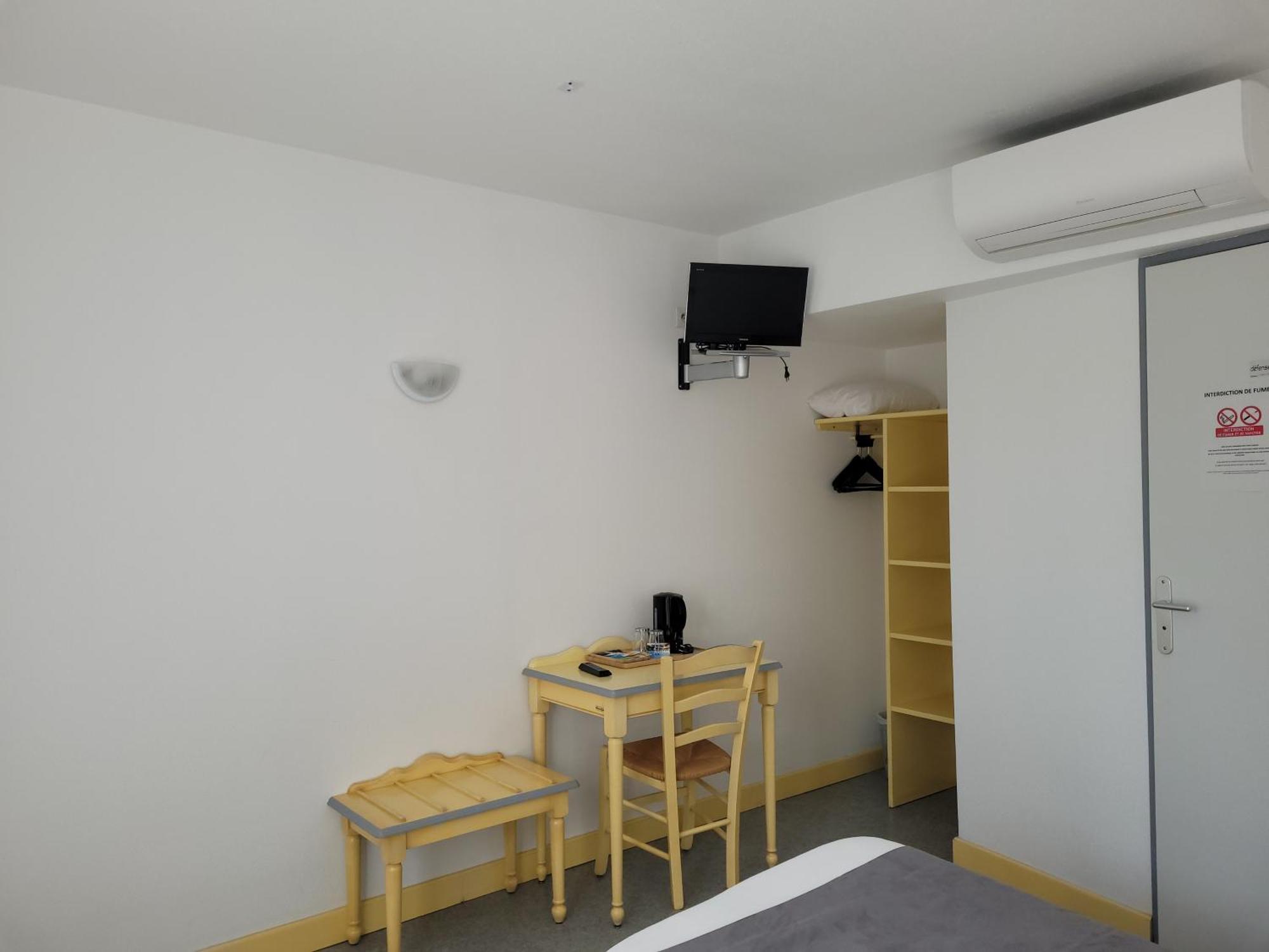 Hotel Le Vanseen เลส์วองส์ ภายนอก รูปภาพ