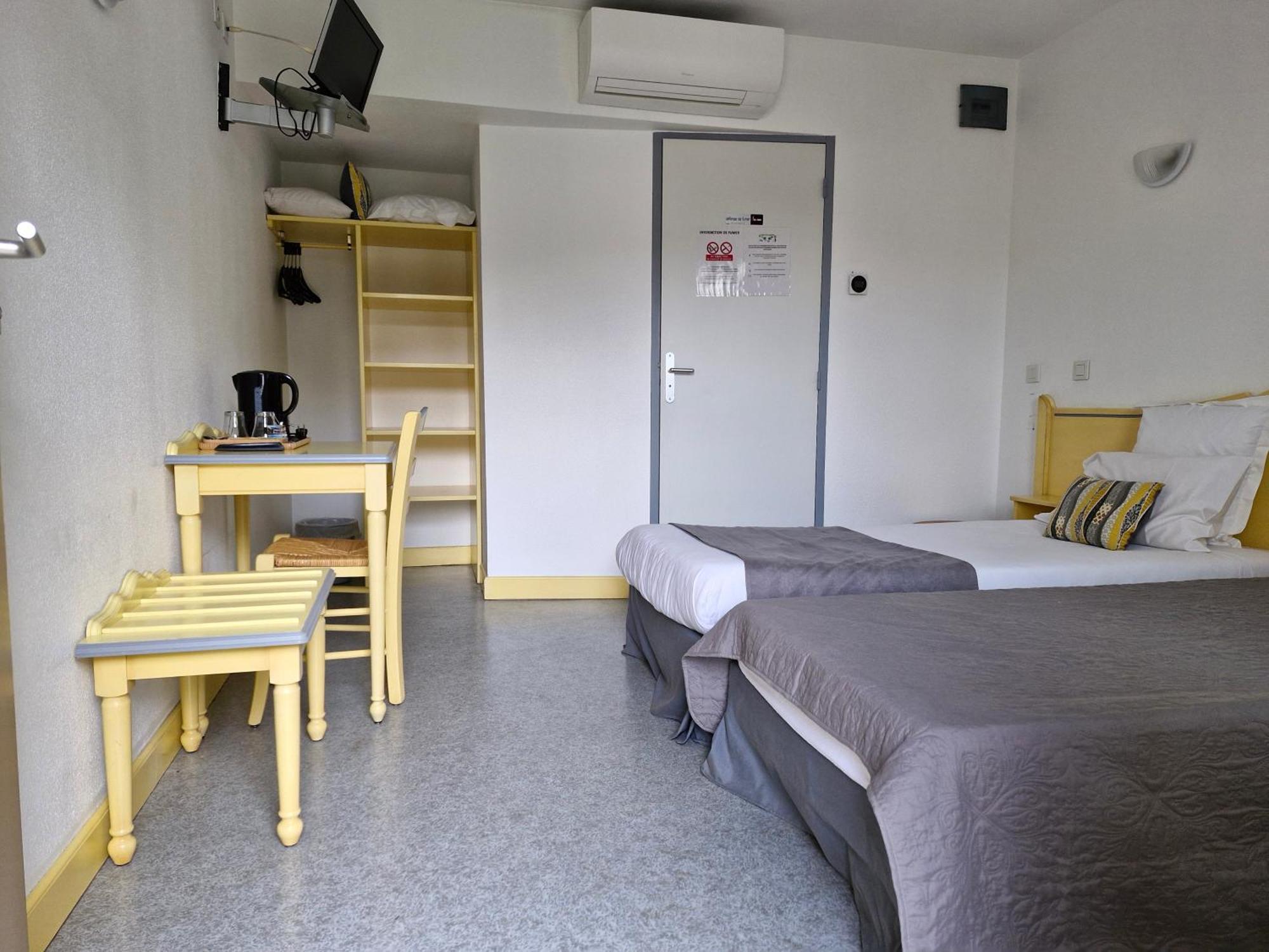 Hotel Le Vanseen เลส์วองส์ ภายนอก รูปภาพ