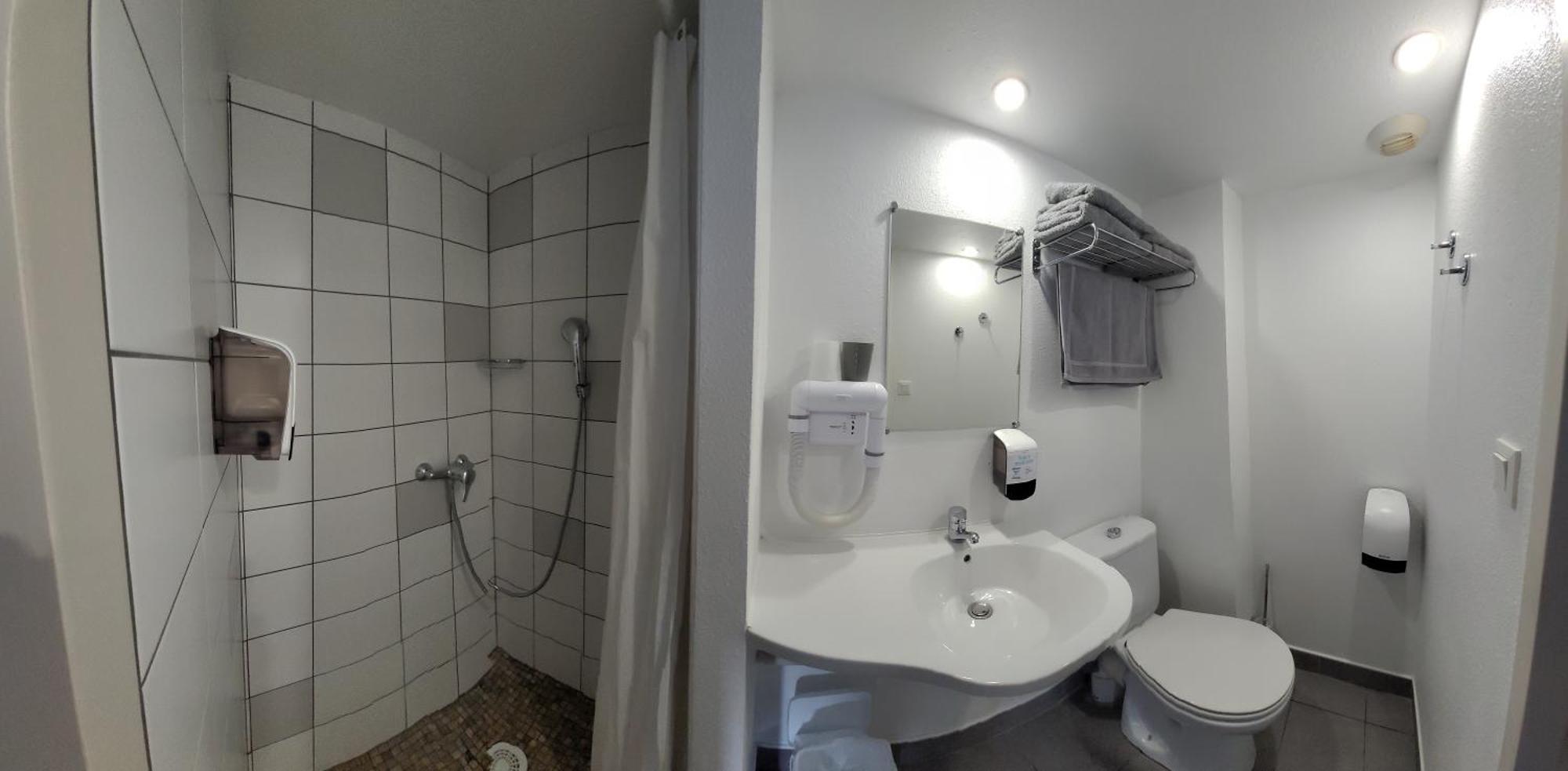 Hotel Le Vanseen เลส์วองส์ ภายนอก รูปภาพ