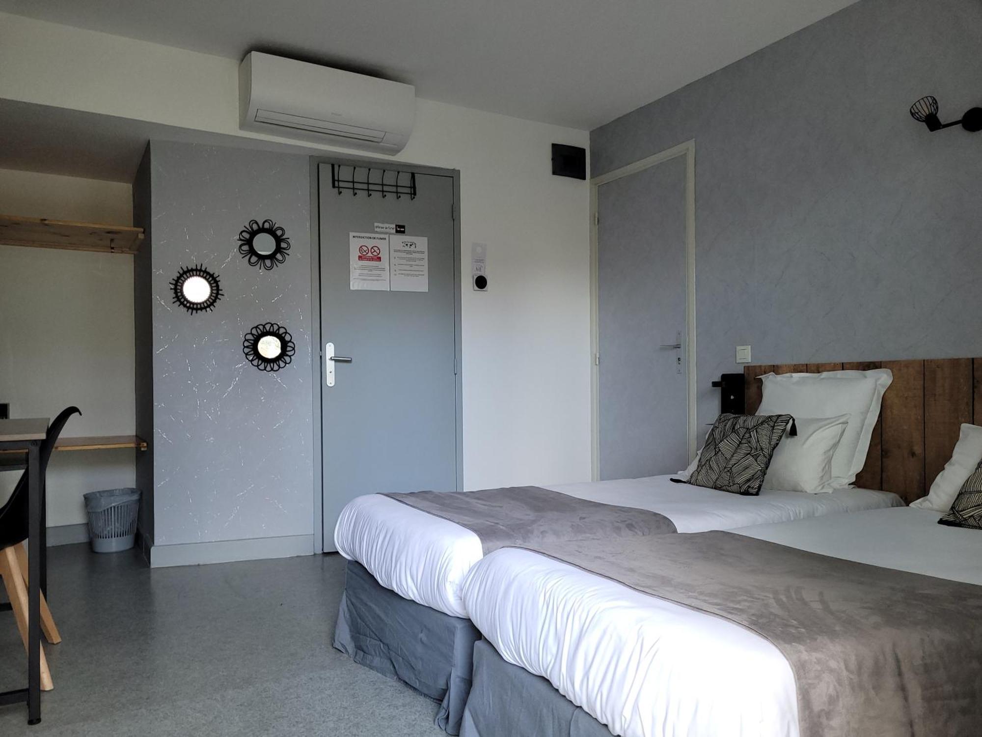 Hotel Le Vanseen เลส์วองส์ ภายนอก รูปภาพ