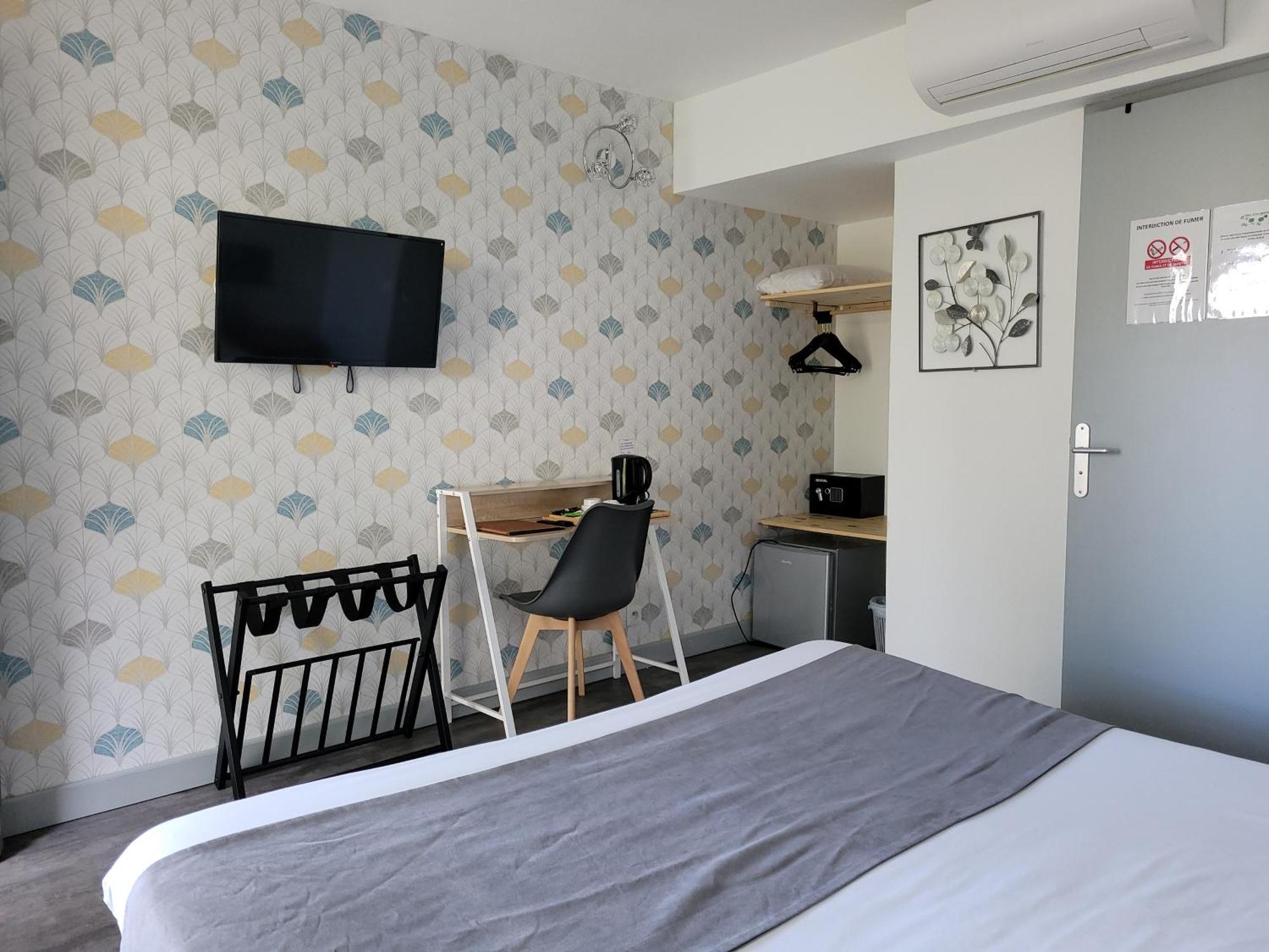 Hotel Le Vanseen เลส์วองส์ ภายนอก รูปภาพ