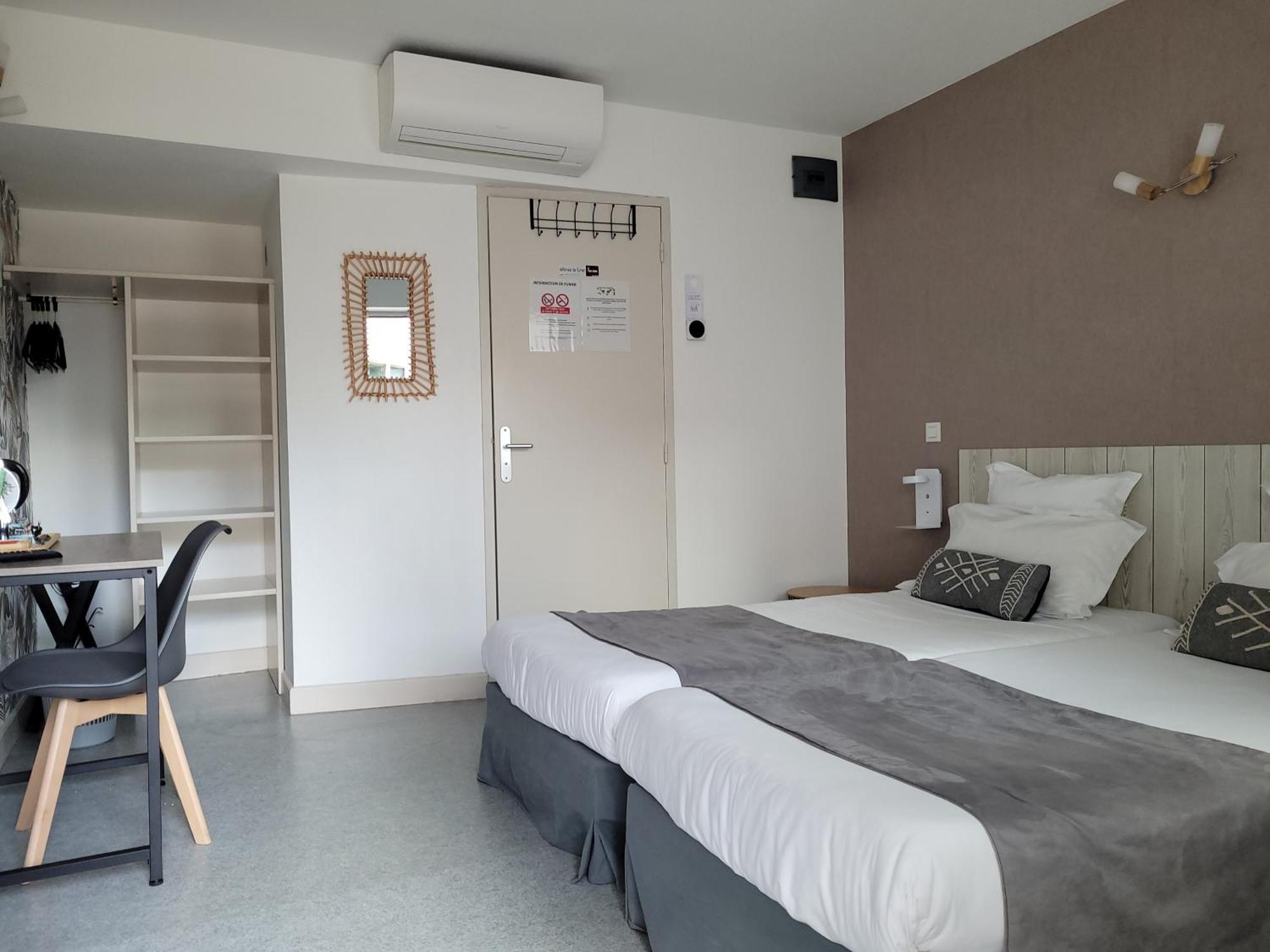 Hotel Le Vanseen เลส์วองส์ ภายนอก รูปภาพ