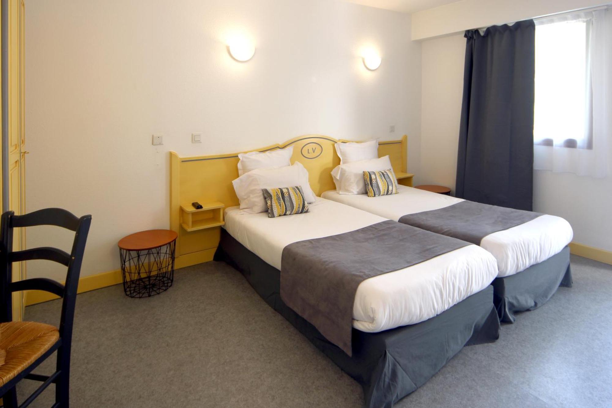 Hotel Le Vanseen เลส์วองส์ ภายนอก รูปภาพ