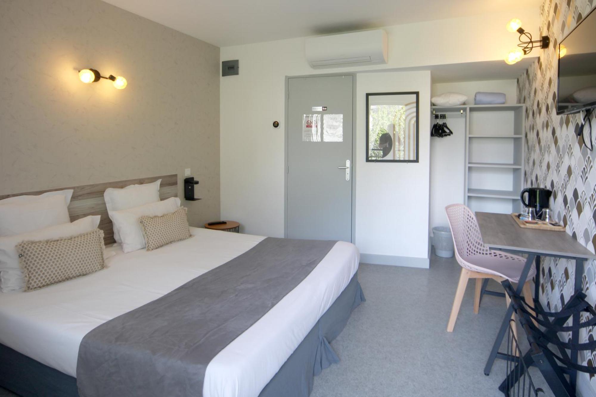 Hotel Le Vanseen เลส์วองส์ ภายนอก รูปภาพ