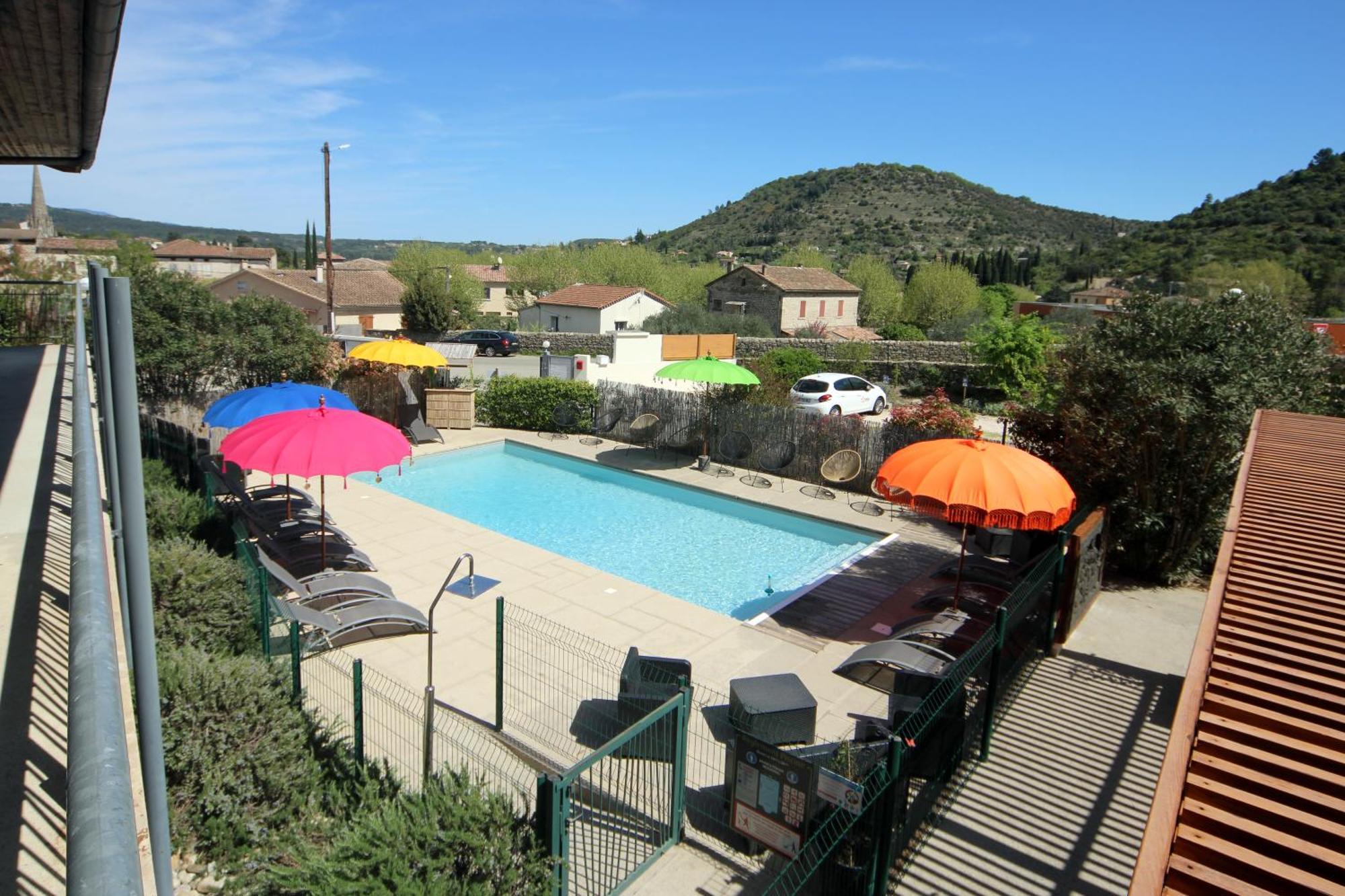 Hotel Le Vanseen เลส์วองส์ ภายนอก รูปภาพ