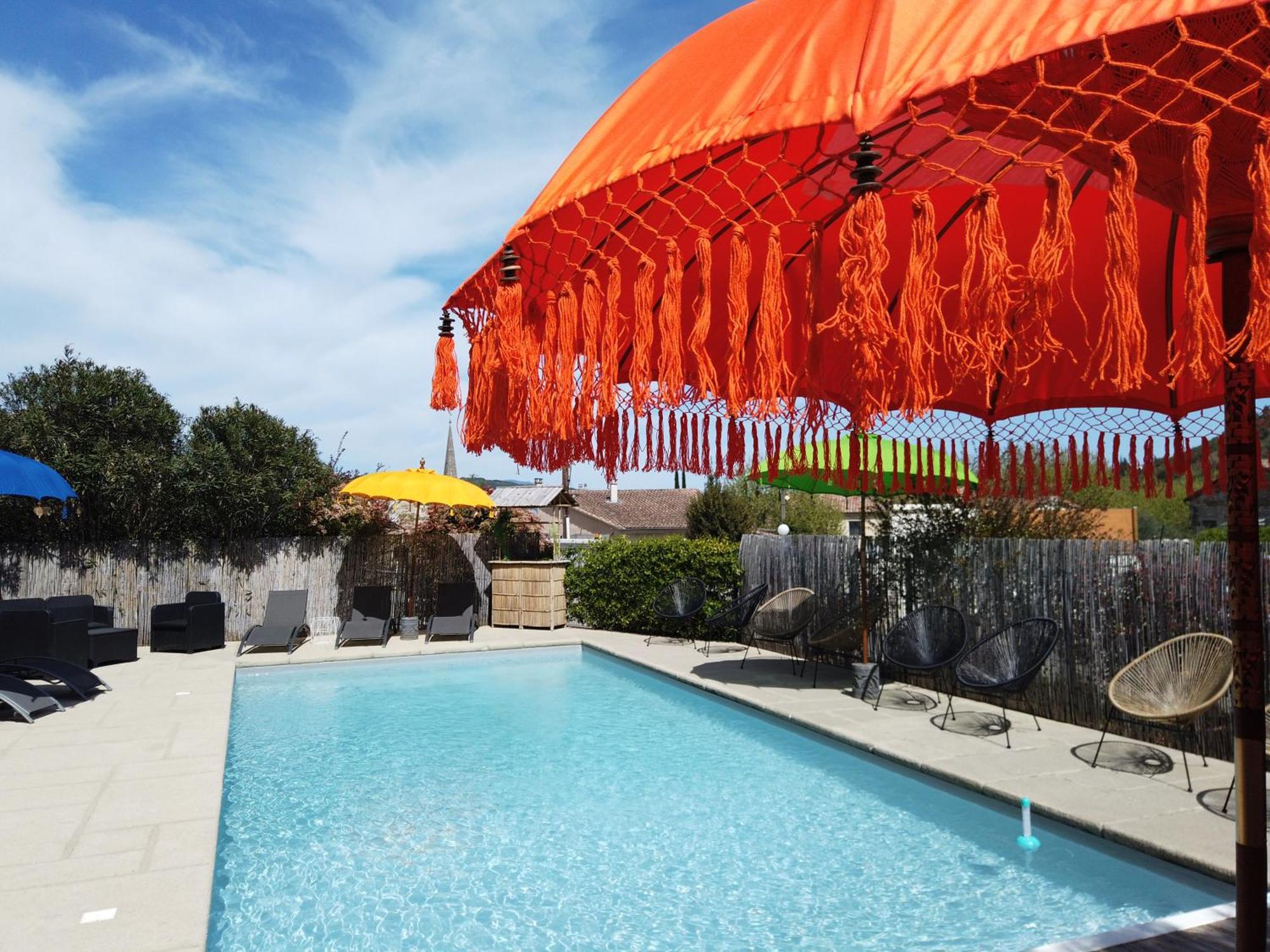 Hotel Le Vanseen เลส์วองส์ ภายนอก รูปภาพ