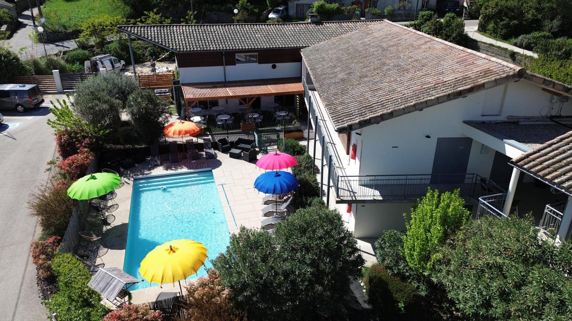 Hotel Le Vanseen เลส์วองส์ ภายนอก รูปภาพ