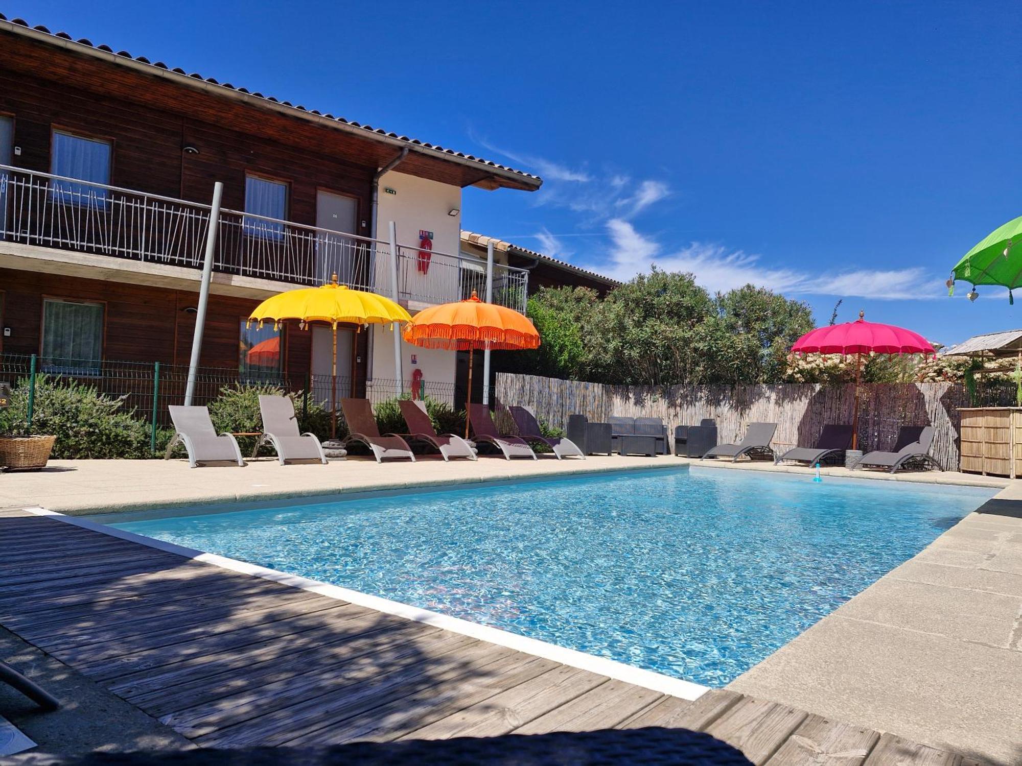 Hotel Le Vanseen เลส์วองส์ ภายนอก รูปภาพ