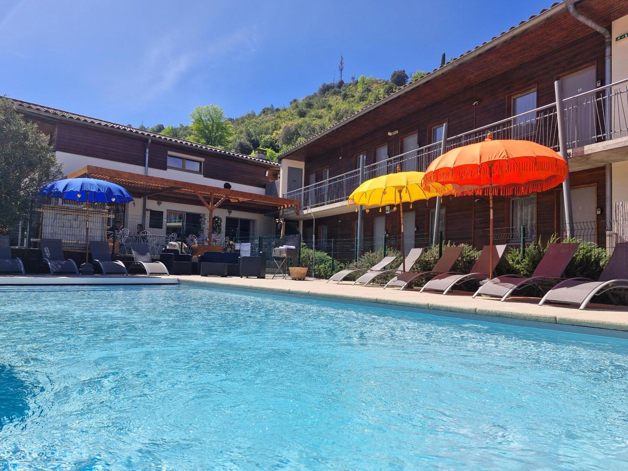 Hotel Le Vanseen เลส์วองส์ ภายนอก รูปภาพ