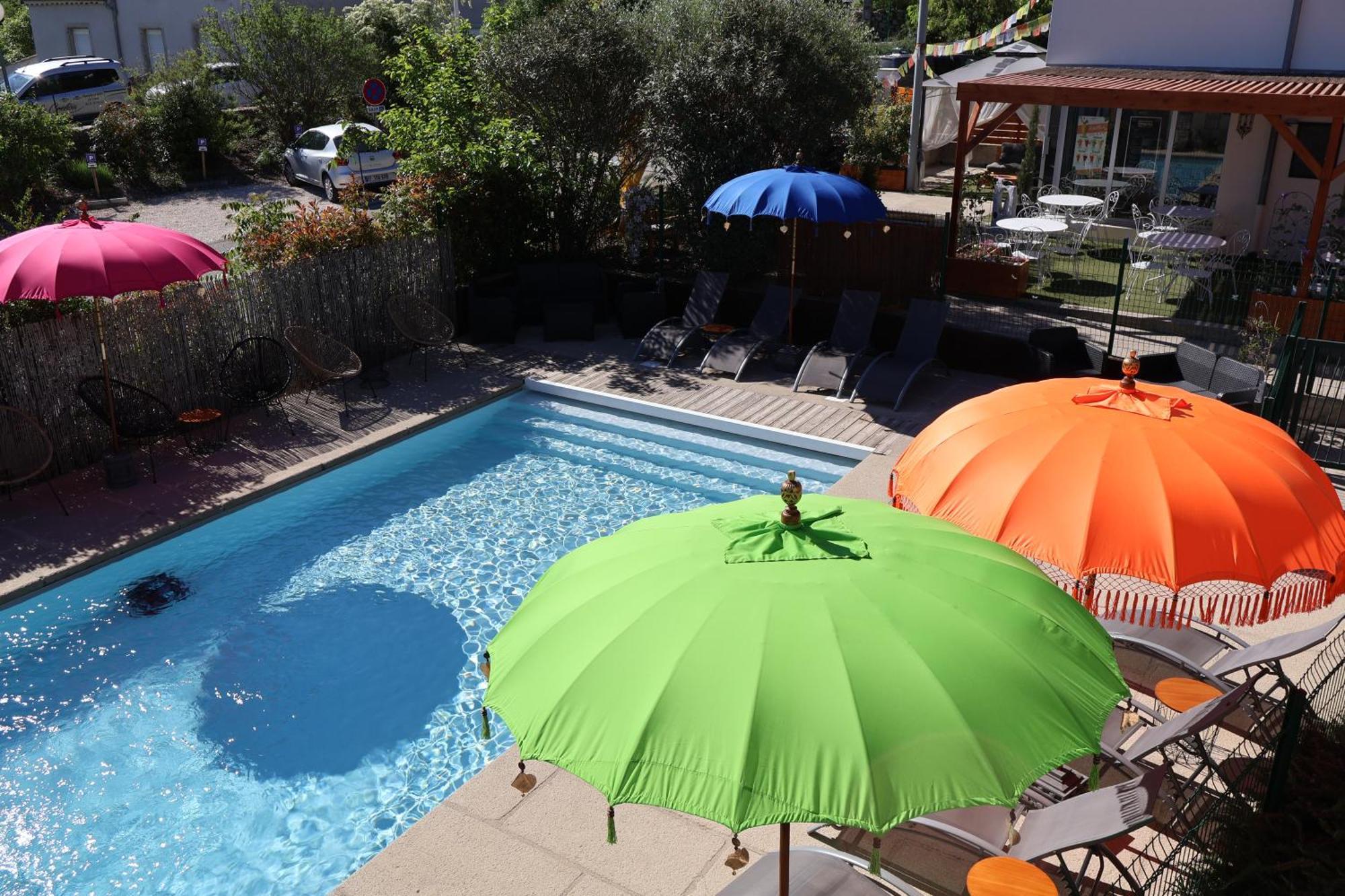 Hotel Le Vanseen เลส์วองส์ ภายนอก รูปภาพ