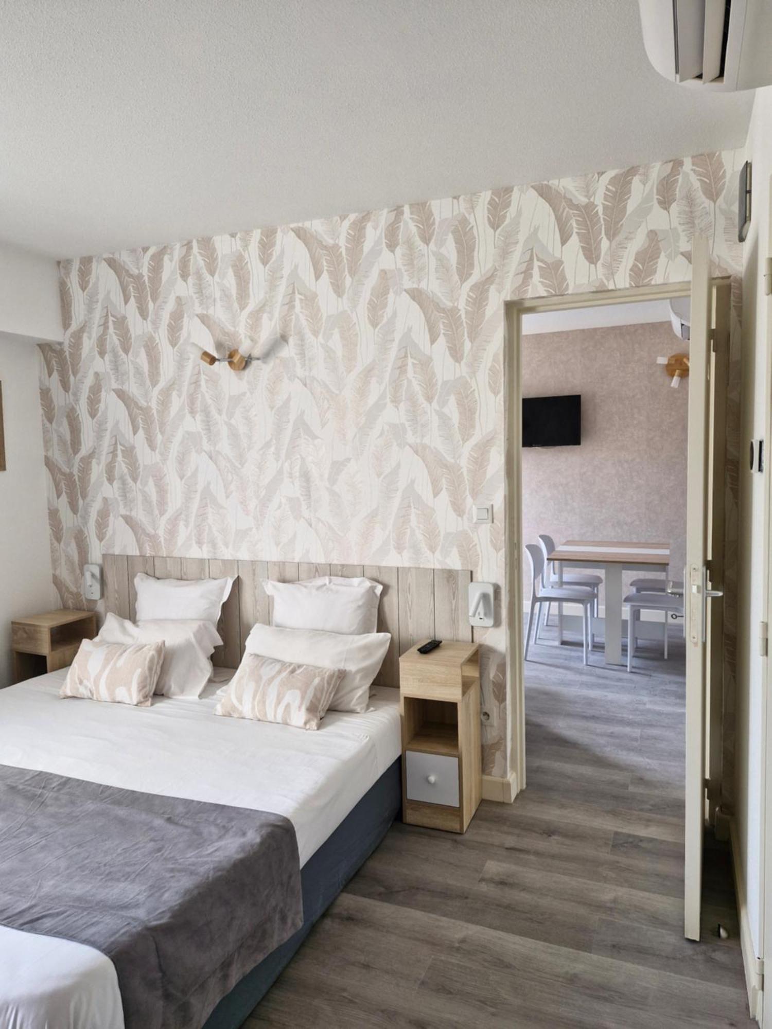 Hotel Le Vanseen เลส์วองส์ ภายนอก รูปภาพ