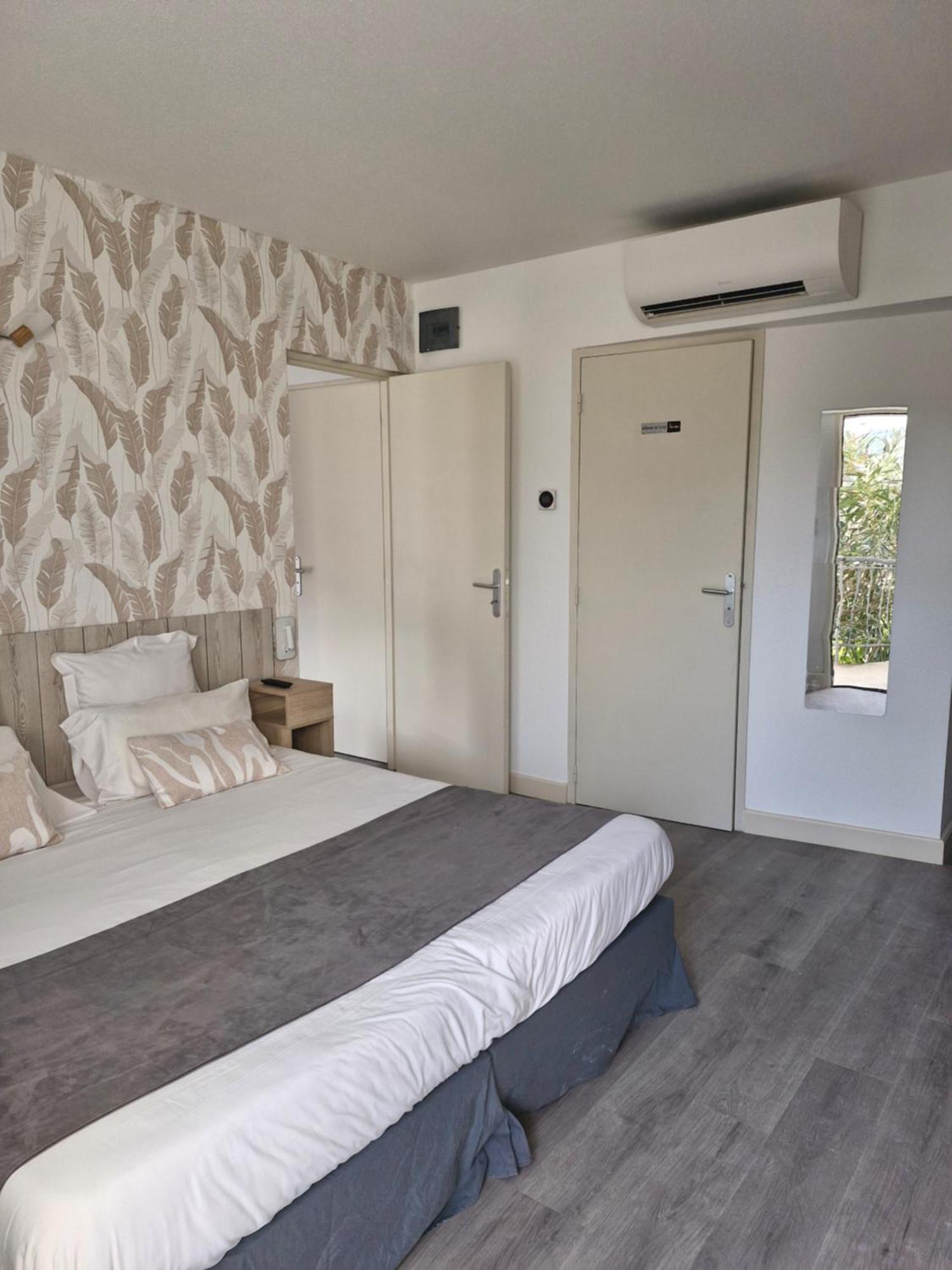 Hotel Le Vanseen เลส์วองส์ ภายนอก รูปภาพ